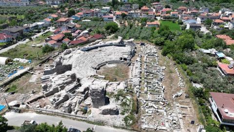 Ruins of a large stone structure