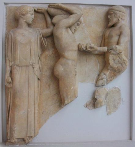 Herakles stands (center) arms raised above his head supporting the sky. He is approached by Atlas (right) who offers him the golden apples of the Hesperides. Athena (left) stands behind Herakles helping him hold up the sky with her left hand.